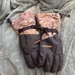 Dakine GORE-TEX Titan Black & Camo ski & snowboard gloves